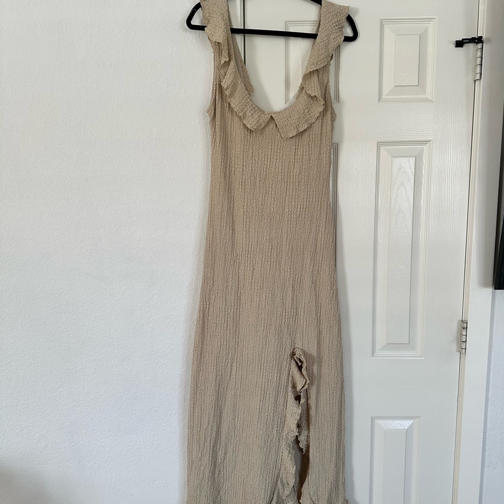 COPY - Elegant Beige Sleeveless Dress